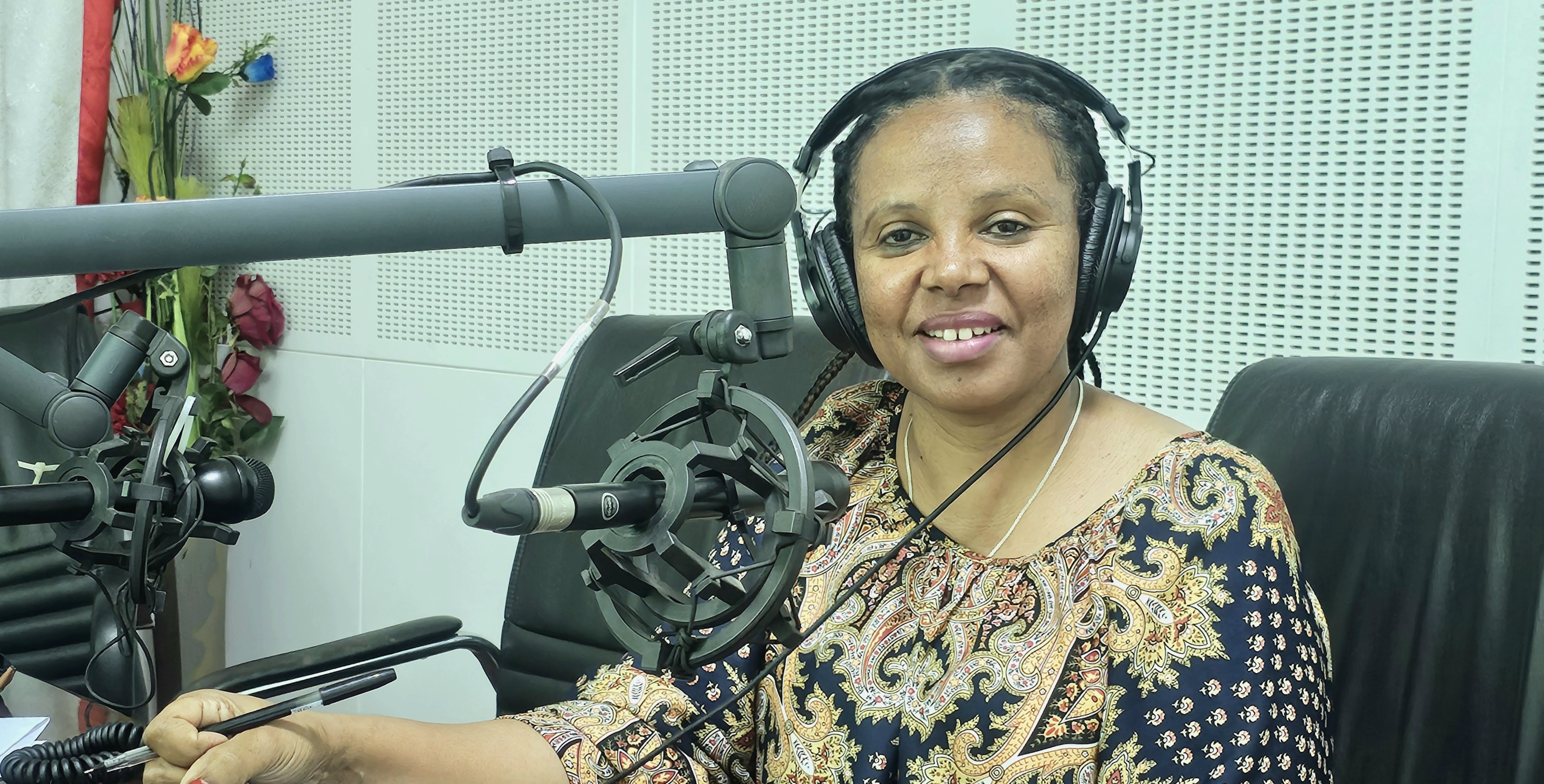 Female radio moderator on the microphone.