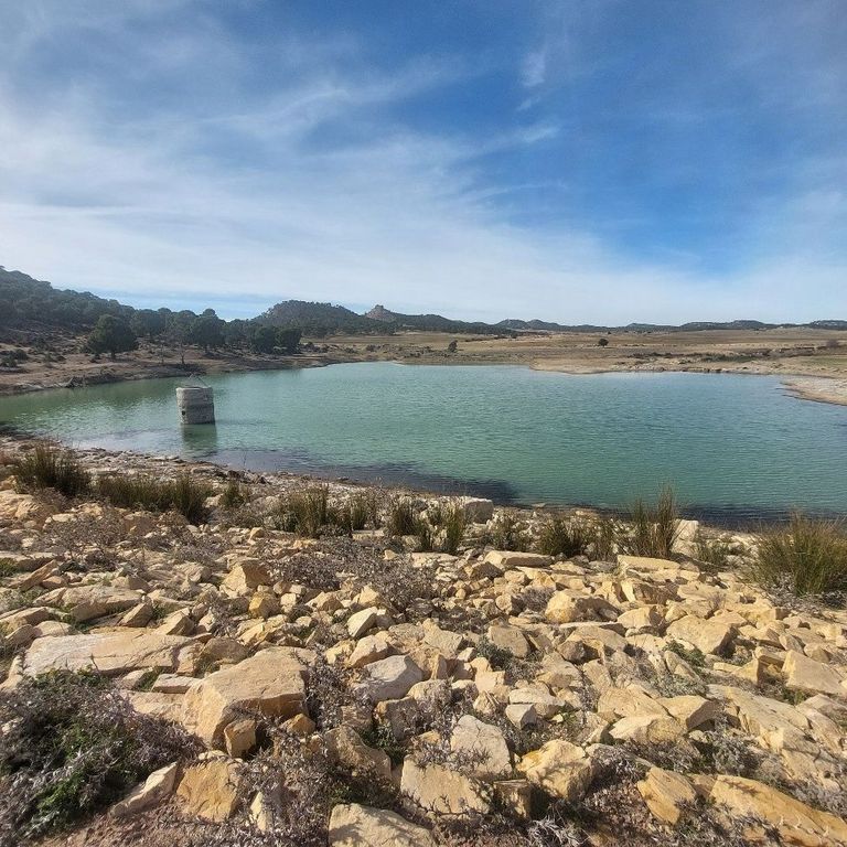 A lake in the middle of an arid landscape.